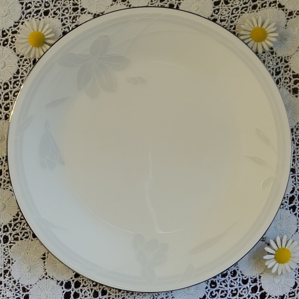 1 Ovation White Salad Plate Mikasa Bone China Blue Gray Floral